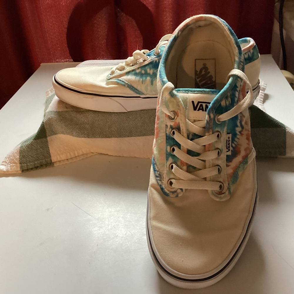 Men’s Van’s 10.5 Tie Dye Sneakers , freshly laundered, smoke free home!